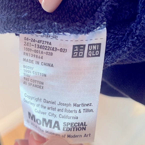 UniqloxMoMa Crew Neck sweater - Picture 8 of 9